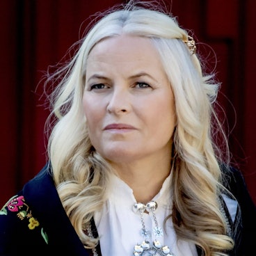 Mette-Marit in Tracht.