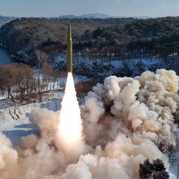 Unabhängige Journalisten hatten keinen Zugang, um über das Ereignis zu berichten, das auf diesem von der nordkoreanischen Regierung verbreiteten Bild dargestellt ist. Der Inhalt der Aufnahme kann nicht unabhängig verifiziert werden. Foto: Uncredited/KCNA/KNS/dpa - ACHTUNG: Nur zur redaktionellen Verwendung und nur mit vollständiger Nennung des vorstehenden Credits +++ dpa-Bildfunk +++
