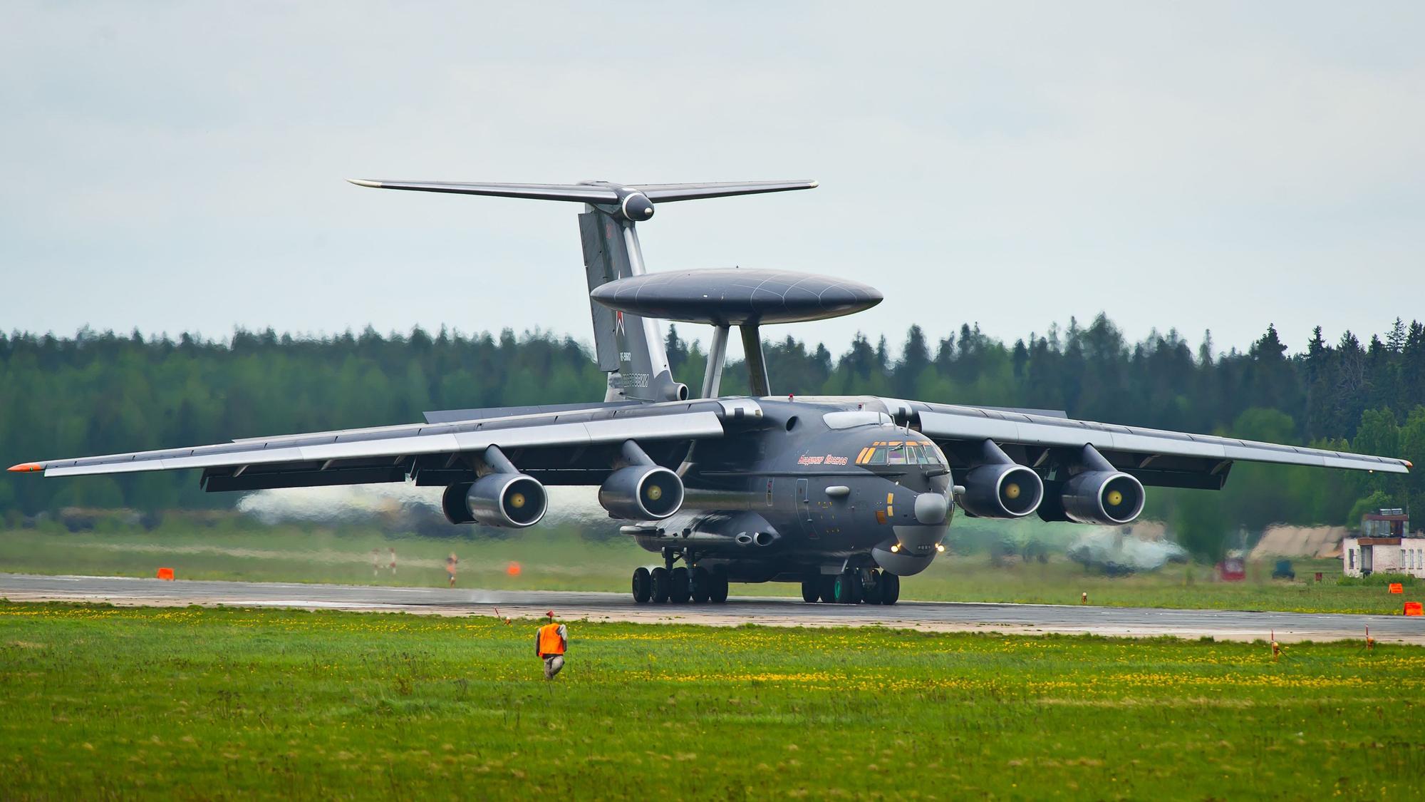 Eine A-50U bei der Landung