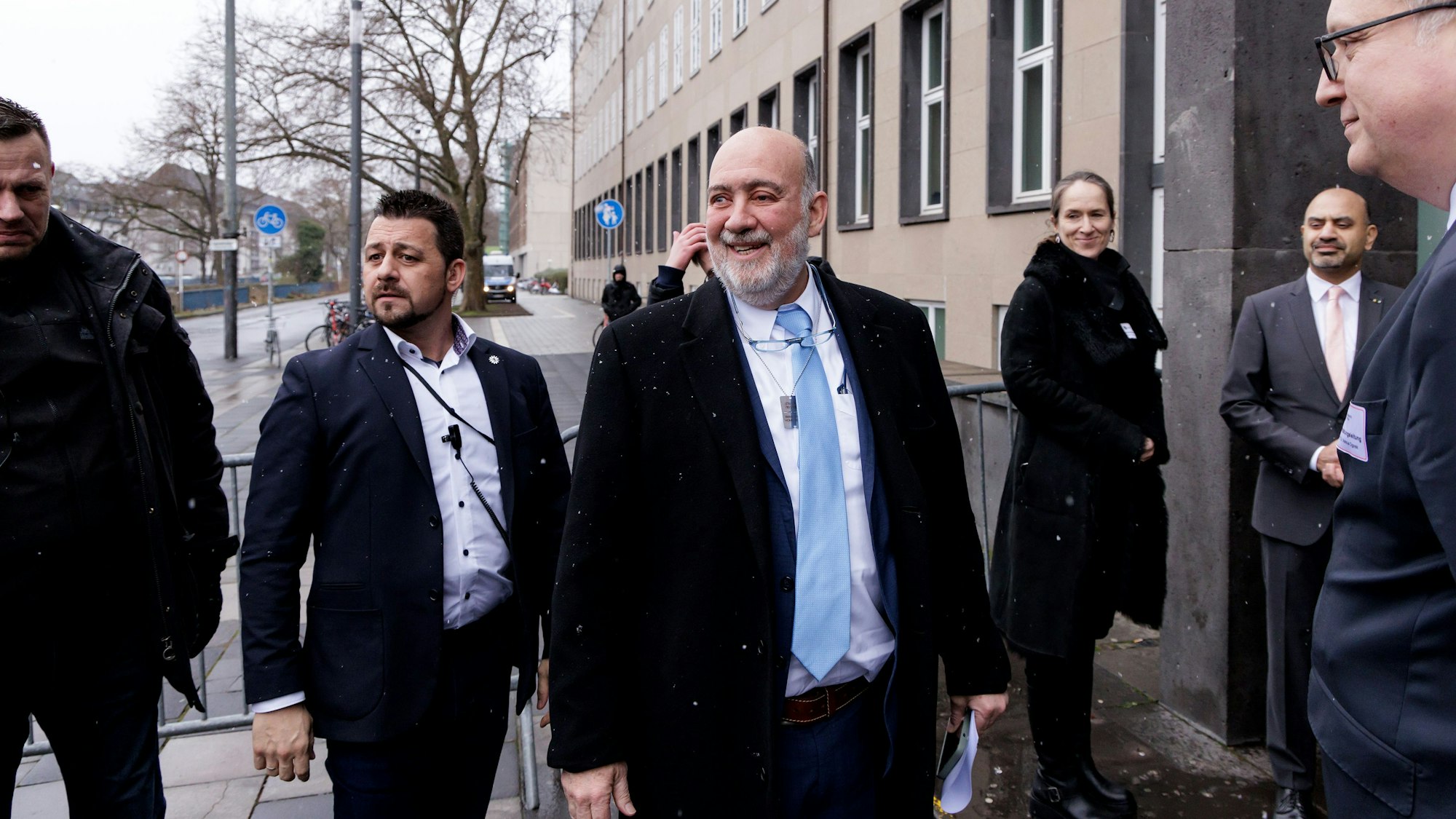 Ron Prosor vor der Universität zu Köln