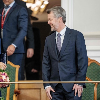 König Frederik X. und Königin Mary nehmen an einer Sitzung des Folketing, des dänischen Parlaments, im Folketingsalen im Schloss Christiansborg in Kopenhagen teil.