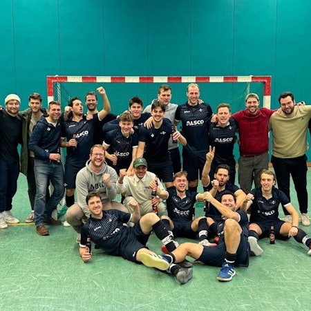 BW Köln jubelt über den Klassenerhalt.