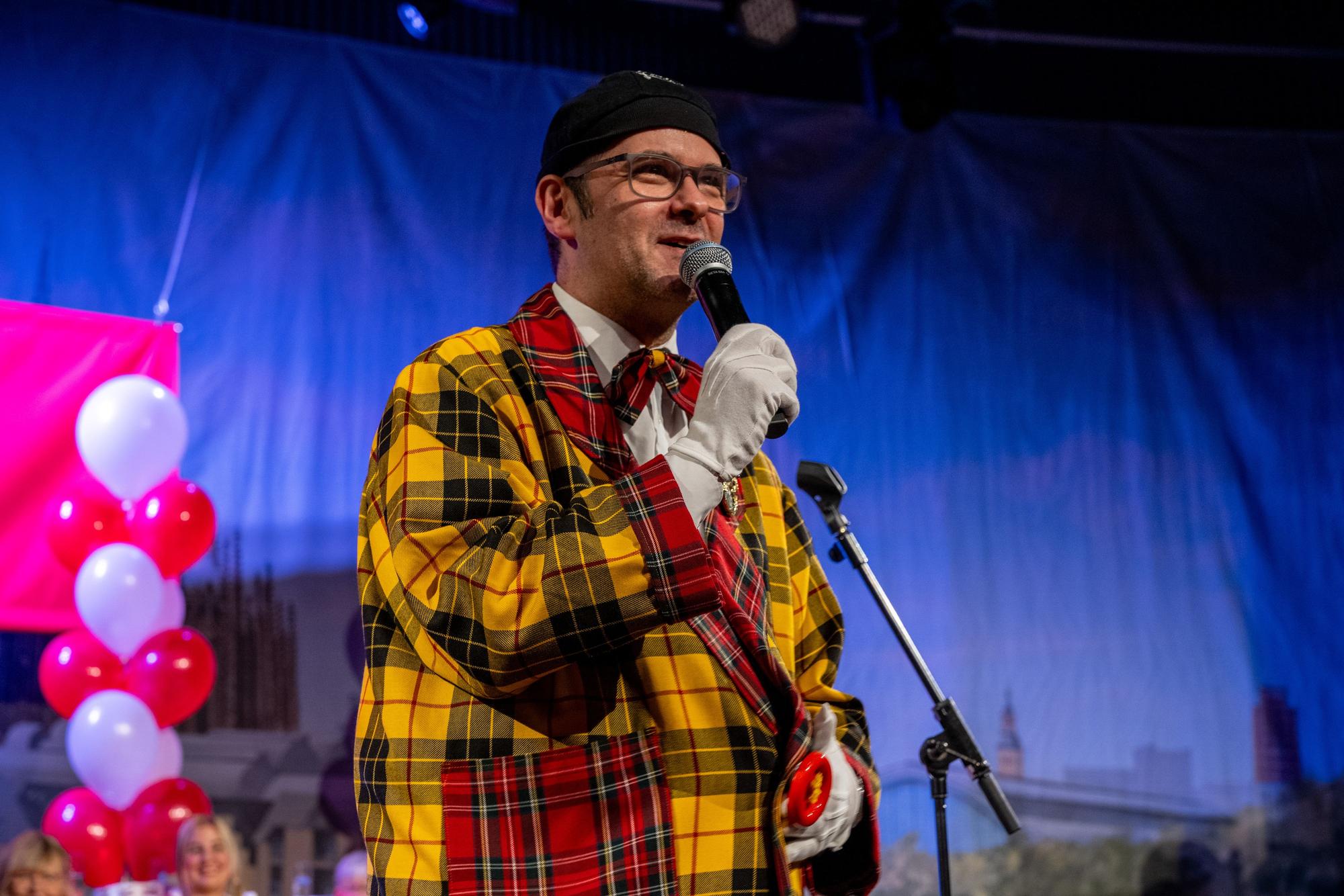 Marc Metzger, besser bekannt als Blötschkopp, bei der Miljöhsitzung der Schnüsse Tring im Theater am Tanzbrunnen.
