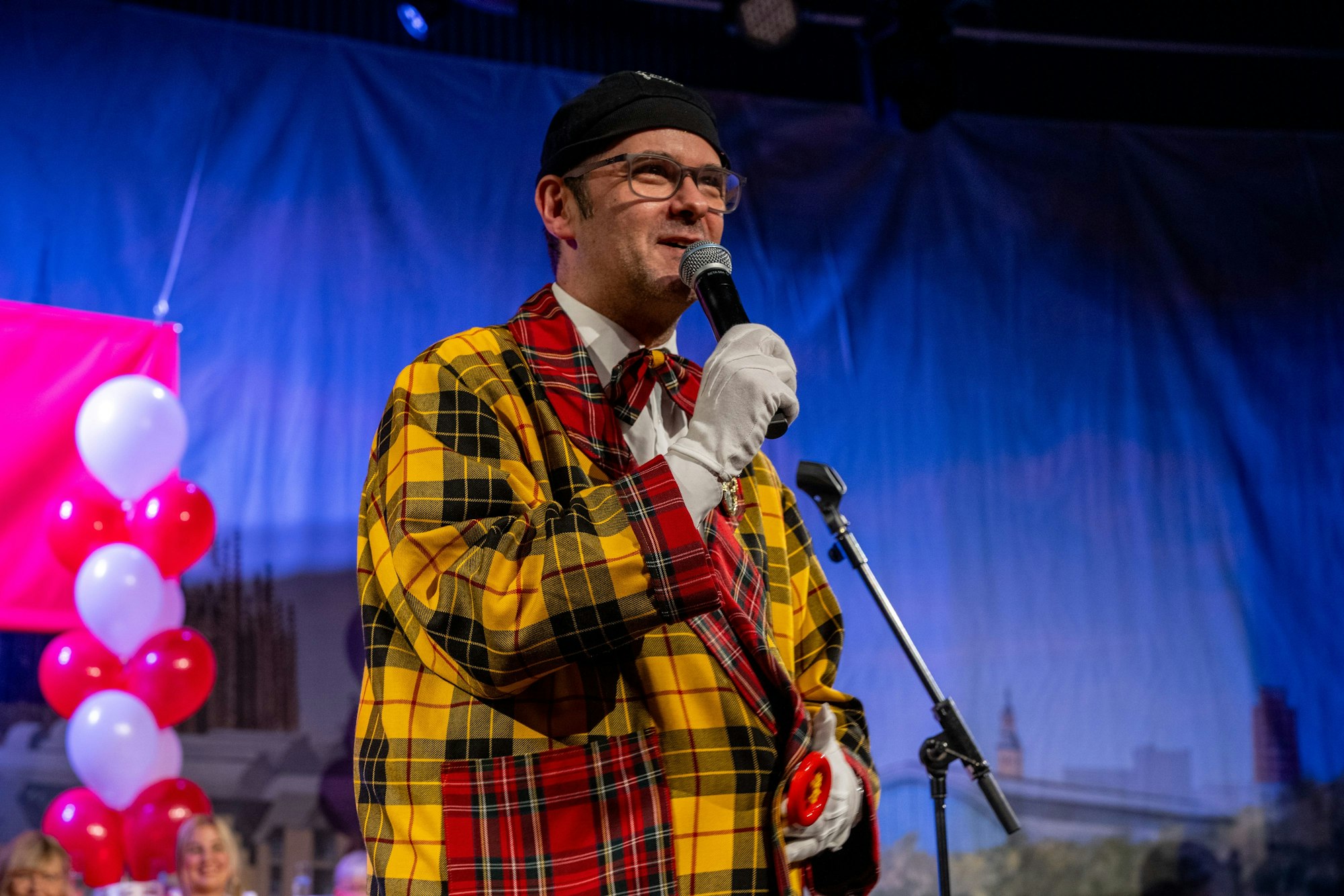 Marc Metzger, besser bekannt als Blötschkopp, bei der Miljöhsitzung der Schnüsse Tring im Theater am Tanzbrunnen.