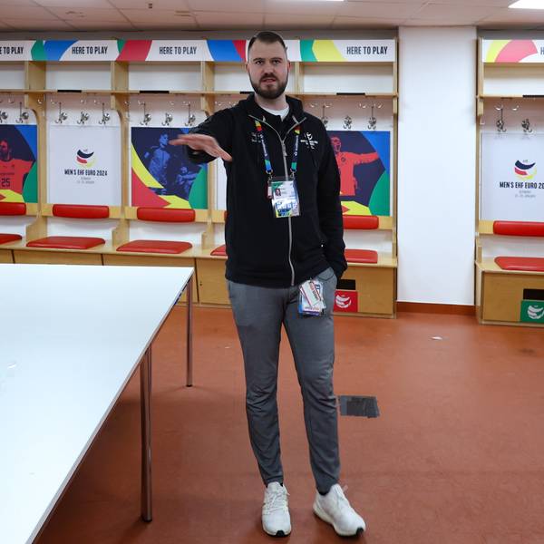 Die deutsche Handball-Nationalmannschaft zieht für die Europameisterschaft in die Kabine der Kölner Haie.