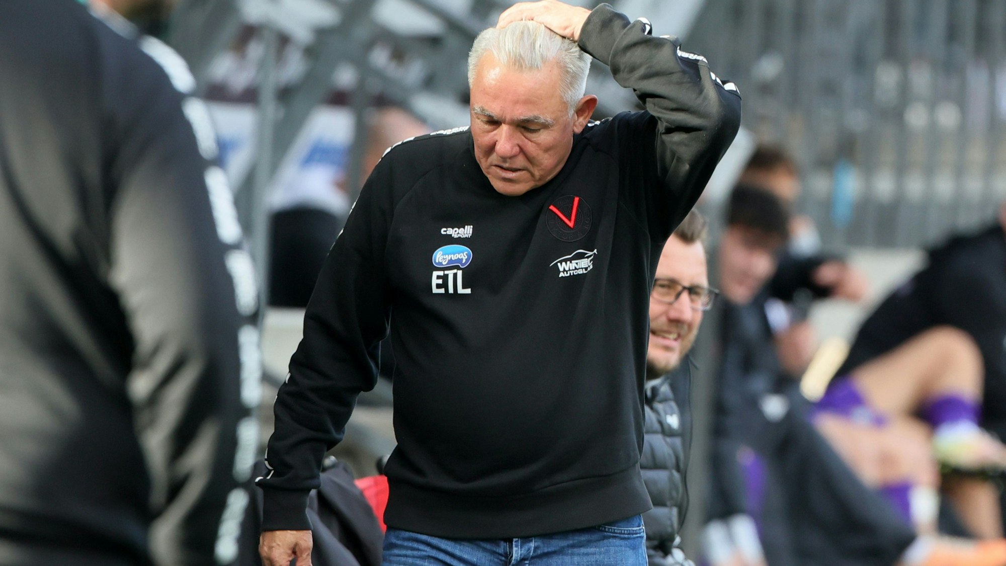 FC Viktoria Köln vs. FC Erzgebirge Aue, 3. Liga, Trainer Olaf Janßen Viktoria), 14.10.2023, Bild: Herbert Bucco