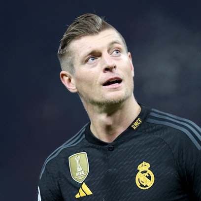Der deutsche Fußballspieler Toni Kroos steht für Real Madrid beim spanischen Supercup in Saudi Arabien im Stadion Al Awal Park.
