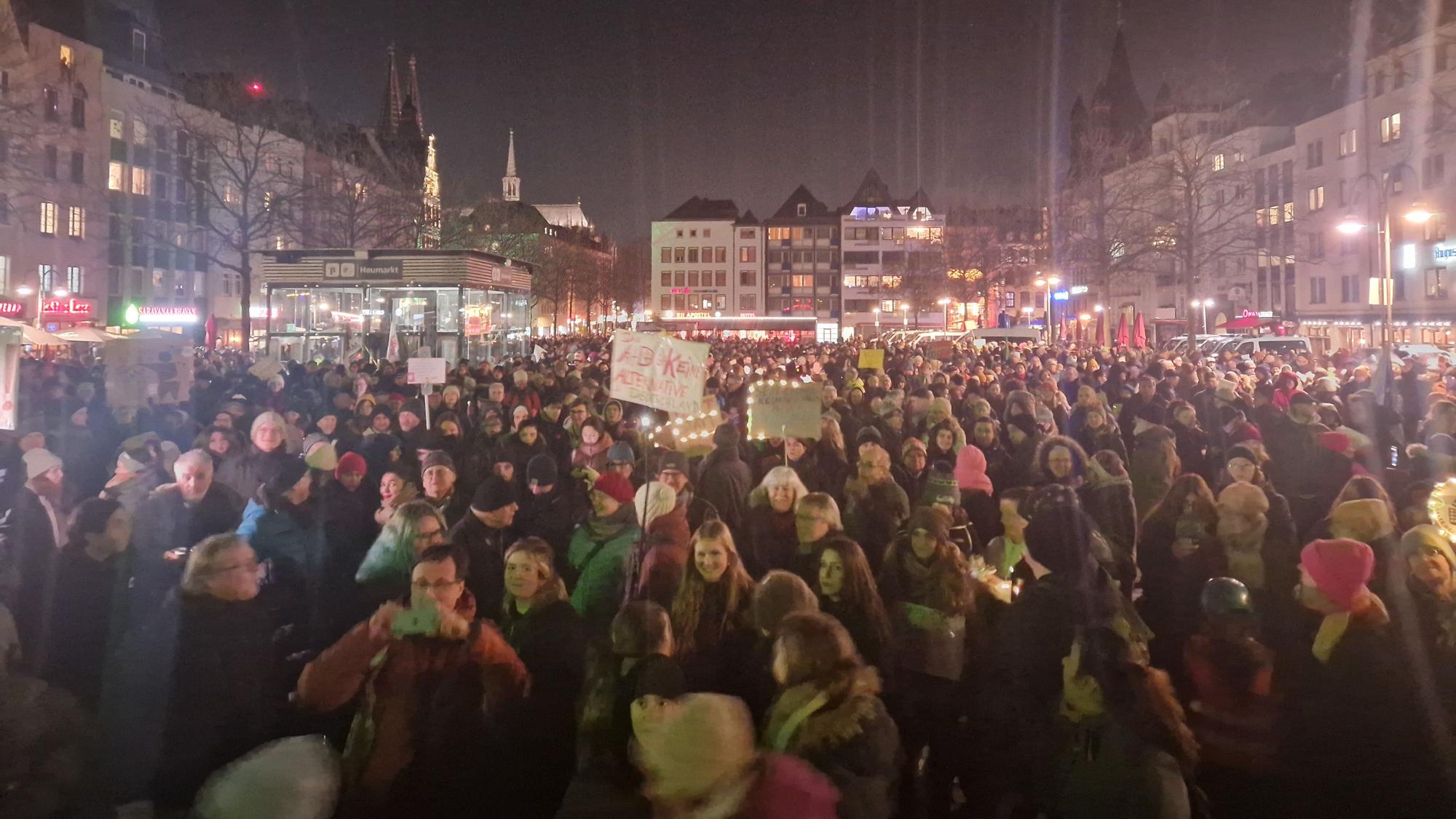 Am Dienstag waren bereits rund 30.000 Menschen in Köln auf der Straße.