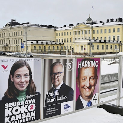 Wahlkampfplakate der finnischen Präsidentschaftskandidaten. Die erste Runde der finnischen Präsidentschaftswahlen findet am 28. Januar 2024 statt.