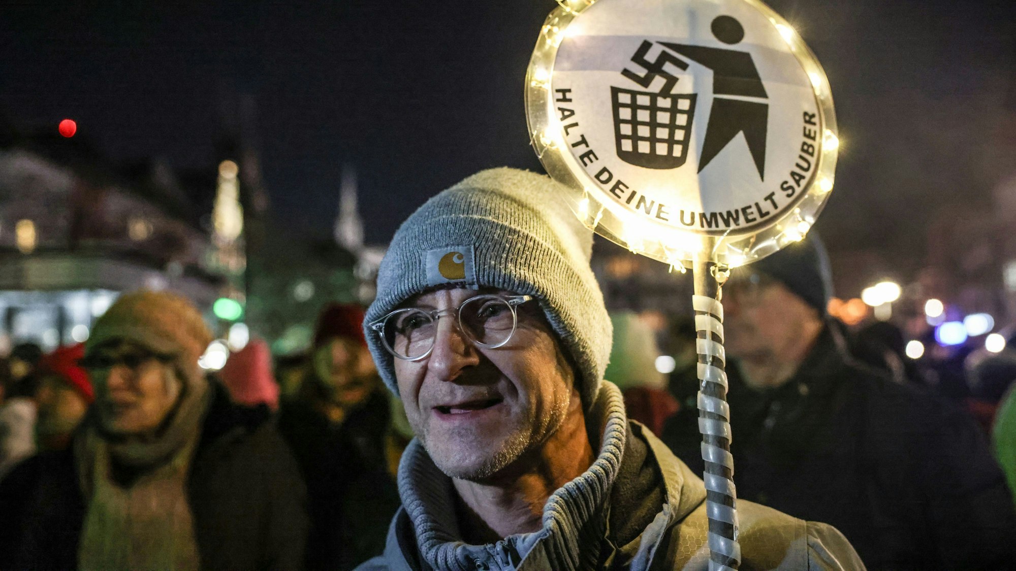 Ursprünglich waren gerade mal 1000 Teilnehmer für die Demo in Köln angemeldet, letztlich kamen Tausende.