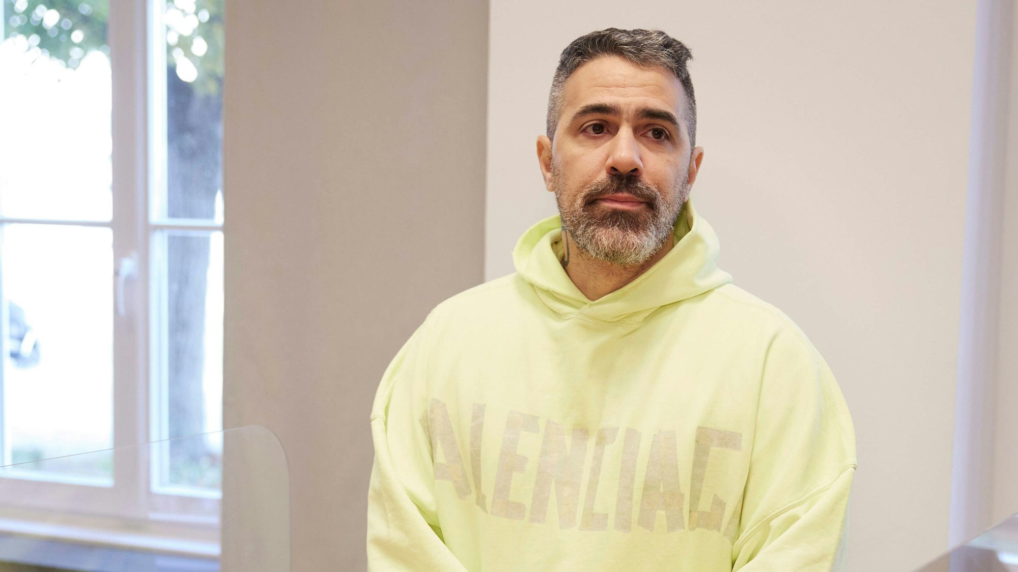 Bushido steht im Oberlandesgericht bei der Fortsetzung eines Zivilprozesses zwischen ihm und A.-Ch. um eine Wohnanlage in Rüdersdorf (Märkisch-Oderland).