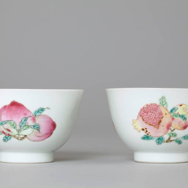 Ein Paar Trinkschalen, Porzellan mit Emailfarben, China, Qing-Dynastie, Yongzheng-Periode (1723-1735)