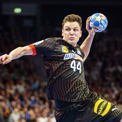 Nationalspieler Christoph Steinert beim Sprungwurf.