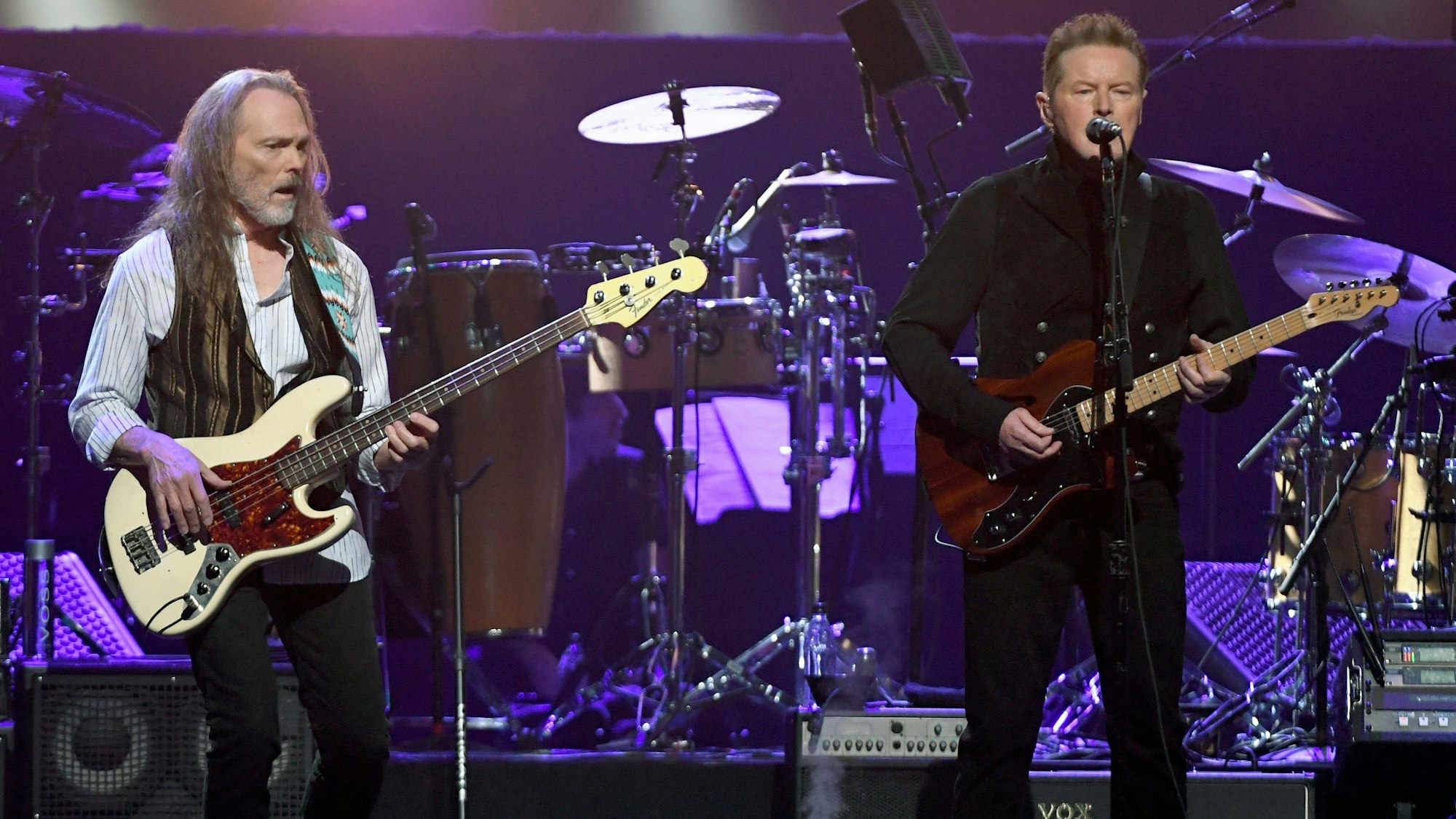 Timothy B. Schmit (l) und Don Henley von den Eagles bei einem Konzert in Las Vegas im Jahre 2019.