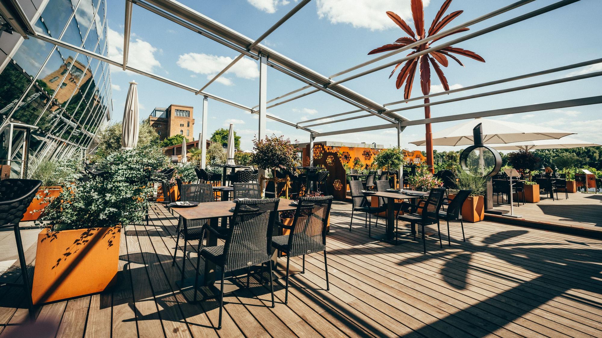 Die Terrasse des Ludwig's im Sommer.