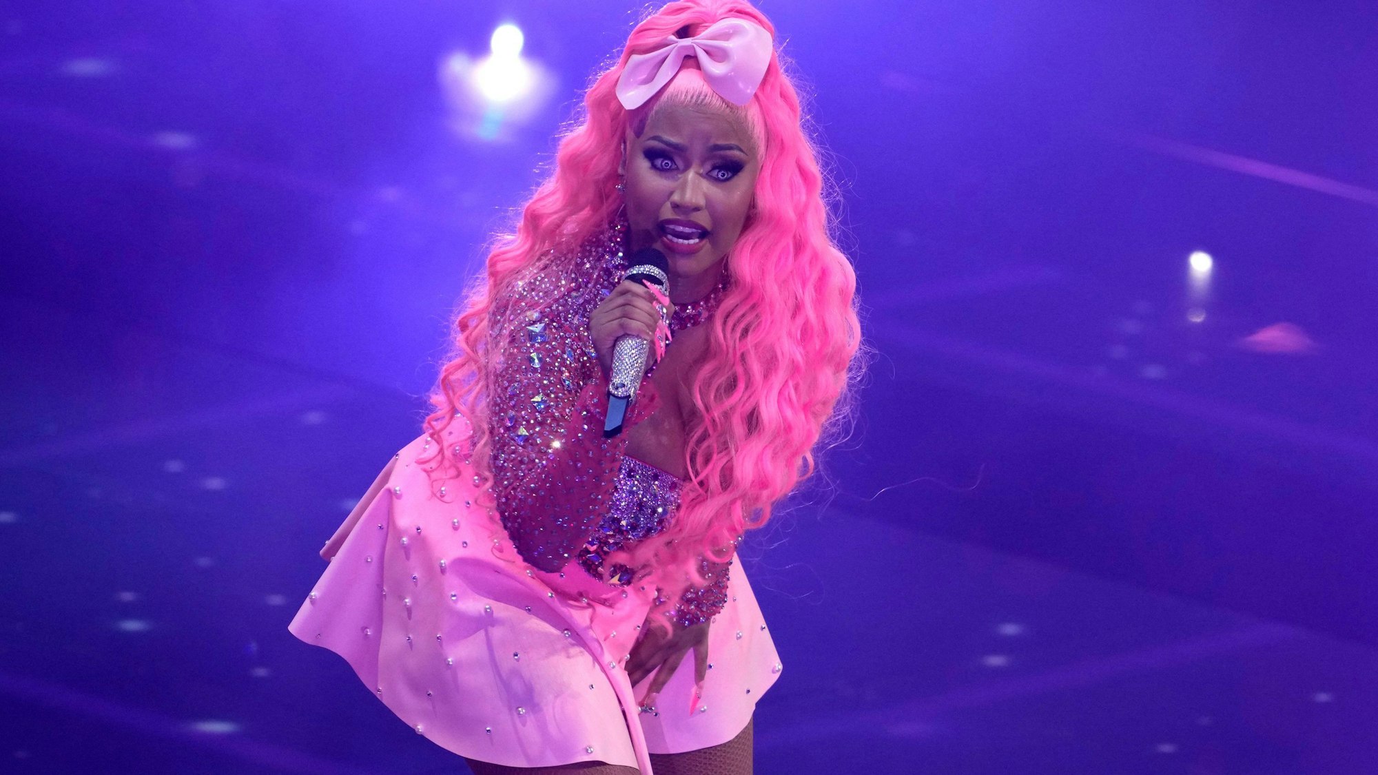 ARCHIV - 28.08.2022, USA, Newark: Nicki Minaj performt ein Medley bei den MTV Video Music Awards im Prudential Center. Rapperin Nicki Minaj («Barbie World») hat für ihre «Pink Friday 2»-Tour eine Zusatzshow in Köln bekanntgegeben  (zu dpa «Rapperin Nicki Minaj spielt im Juni eine Zusatzshow in Köln») Foto: Charles Sykes/Invision/AP/dpa +++ dpa-Bildfunk +++