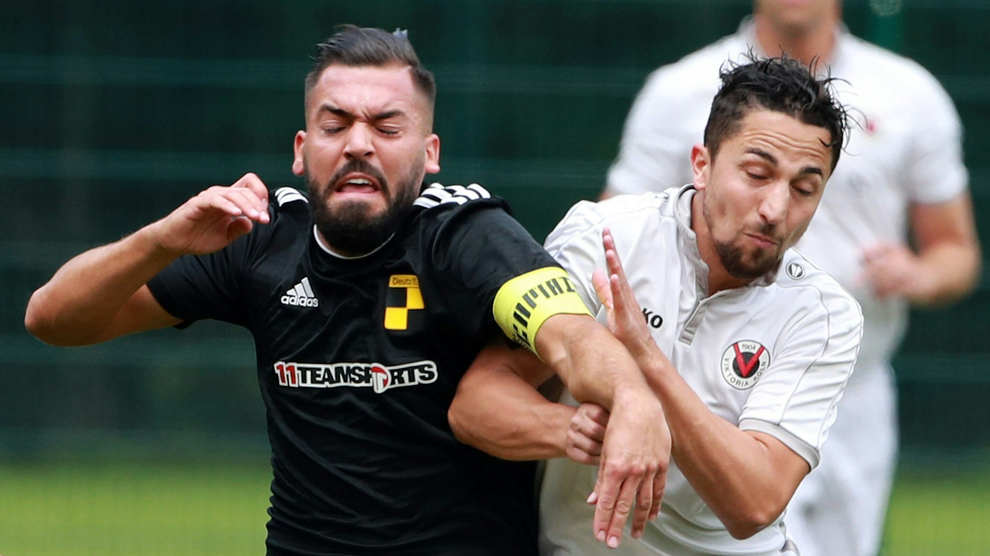 Viktoria Köln II vs. Deutz 05
Fußball Herren
Landesliga 1
von links: Telmo Pires Teixeira (Deutz), Cemal Kaldirim (Viktoria)
03.06.2018
Herbert Bucco