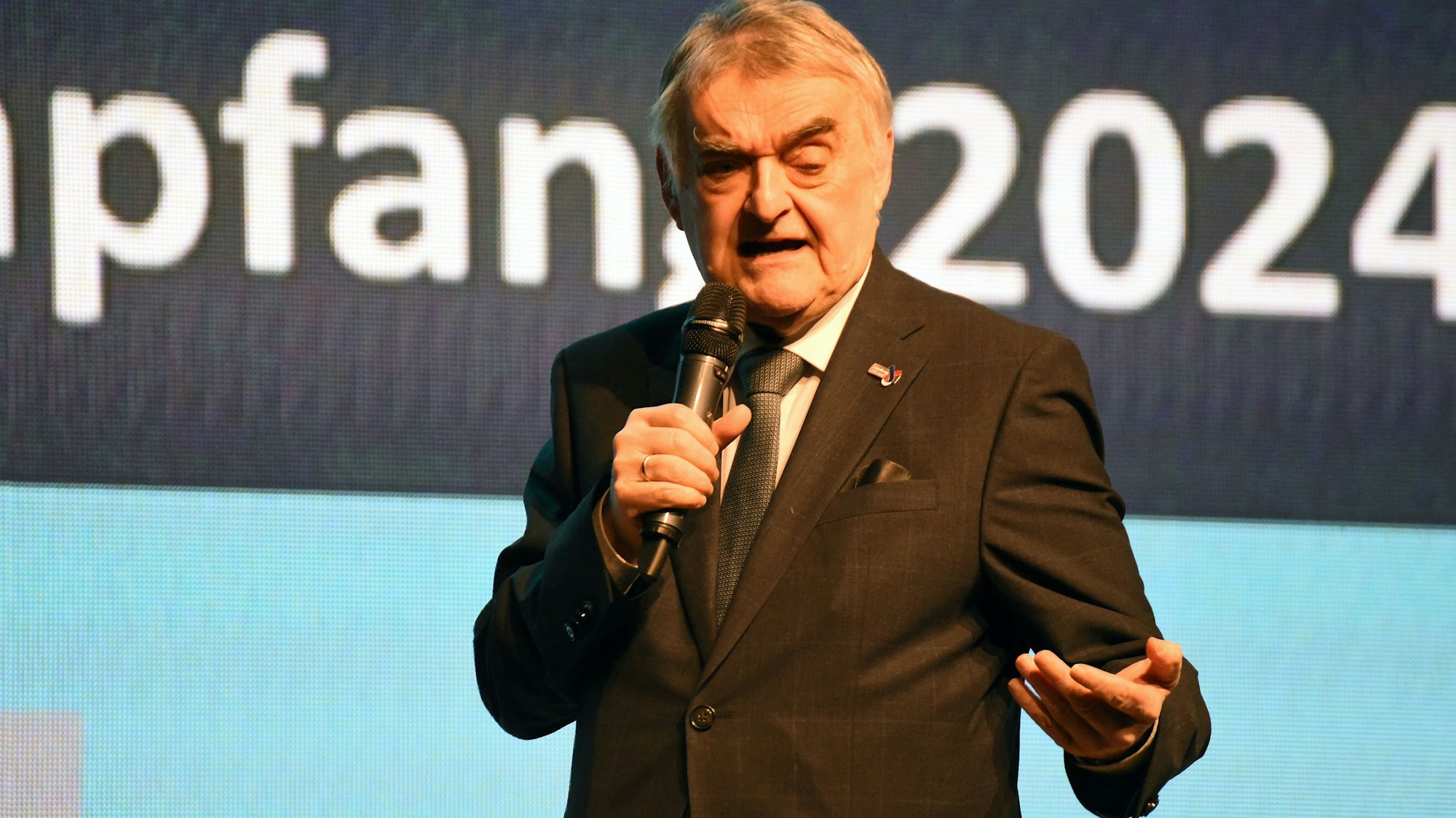 Das Foto zeigt den NRW-Innenminister Herbert Reul.