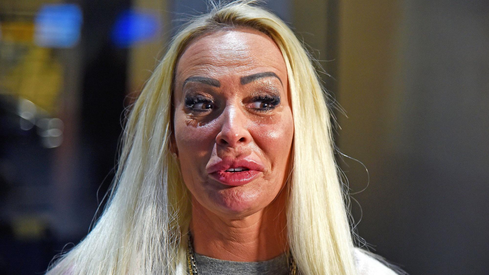Cora Schumacher bei ihrem Abflug nach Australien ins RTL-Dschungelcamp.