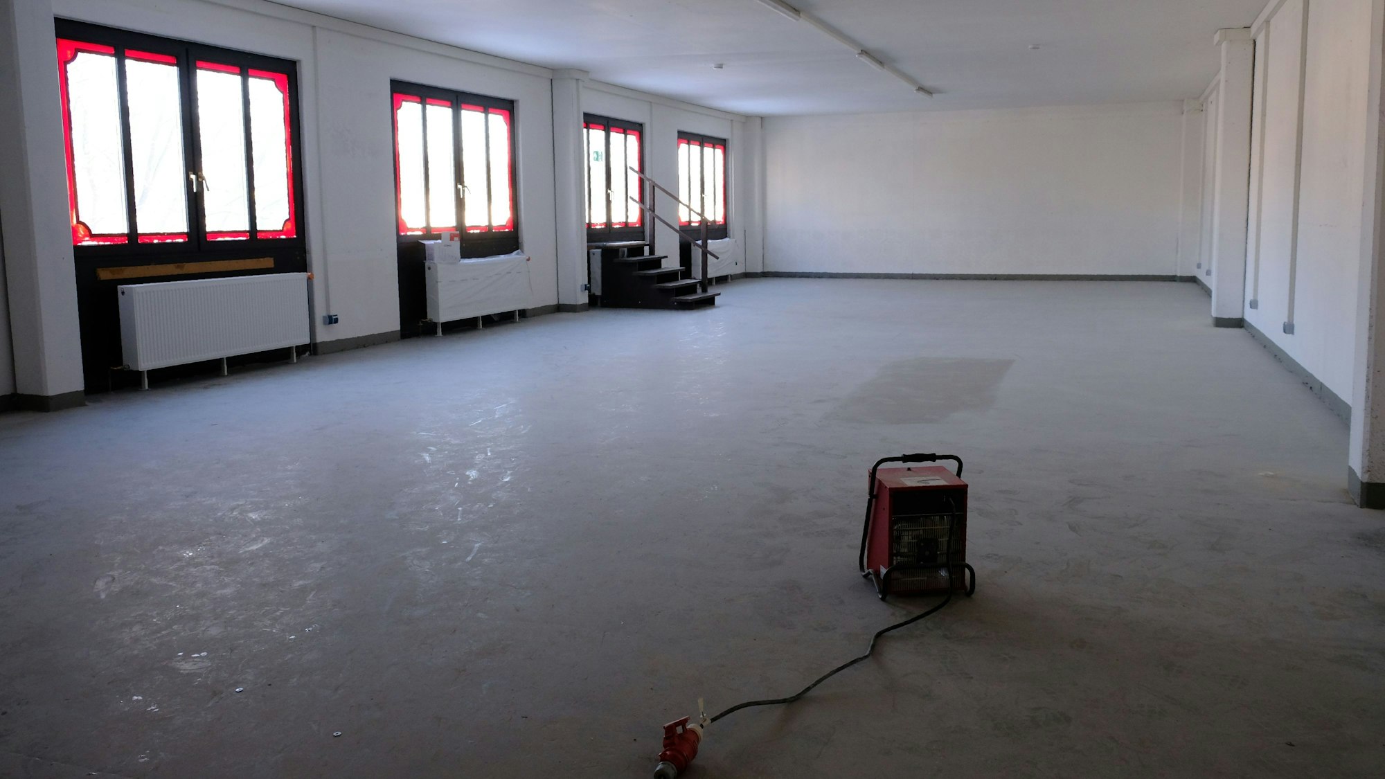 Blick in den großen, leergeräumten ehemaligen Gastraum des China-Restaurants in Mechernich.