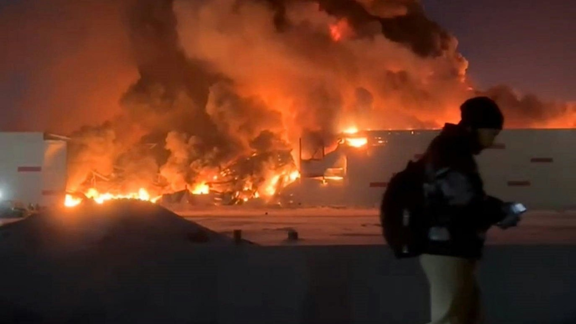 Bereits am vergangenen Wochenende war es in St. Petersburg zu einem Großfeuer gekommen. Nun hat die Ukraine die Stadt offenbar erstmal angegriffen.