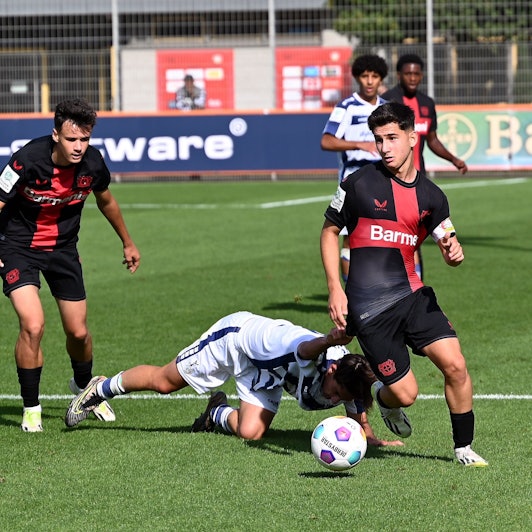 23.09.2023, Fussball-B-Junioren-Bayer 04 - Duisburg
rechts: Francesco Buono (Bayer)=
Foto: Uli Herhaus