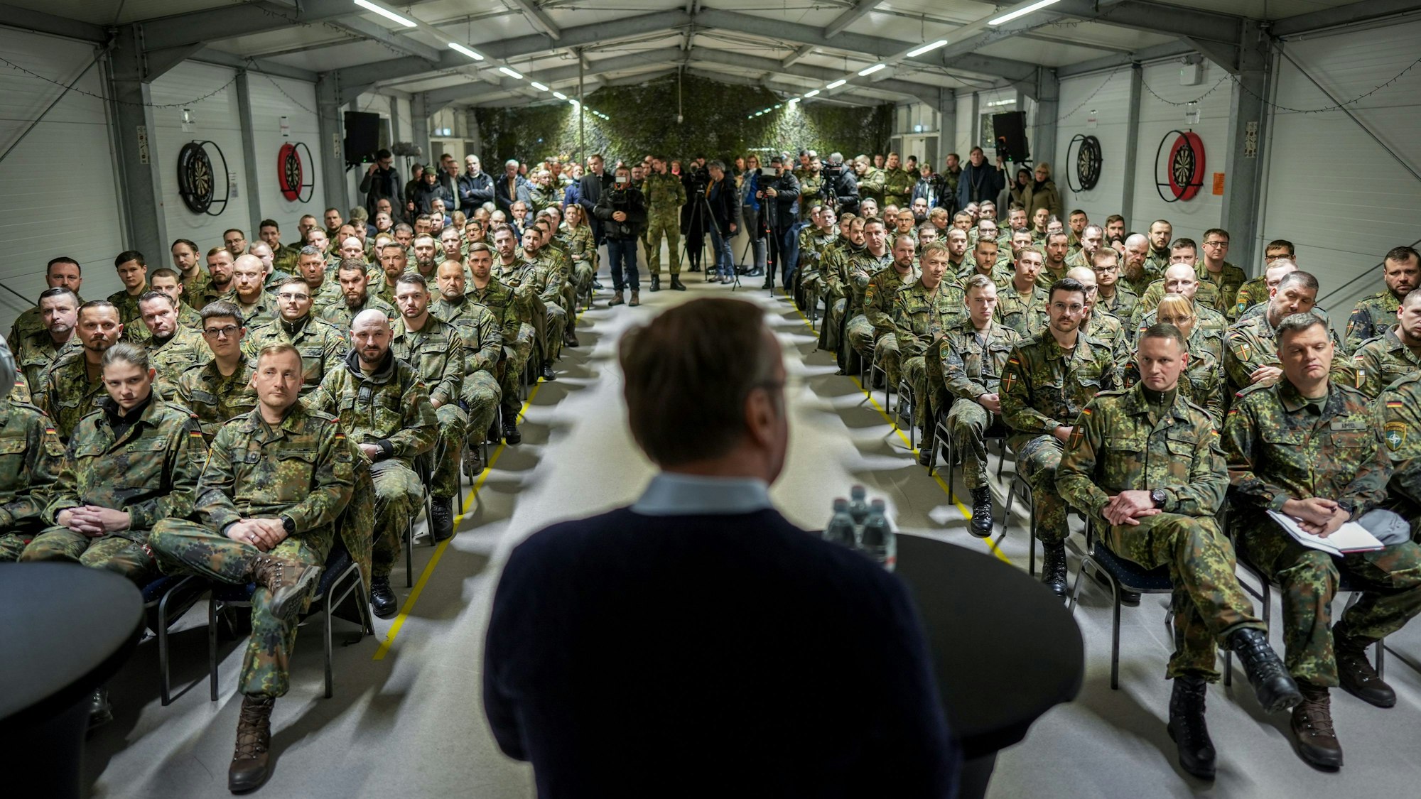 Mission in Litauen: Boris Pistorius spricht zu Bundeswehrsoldaten. Die Nato wird eine große Übung mit 90.000 Soldatinnen und Soldaten organisieren. (Symbolbild)
