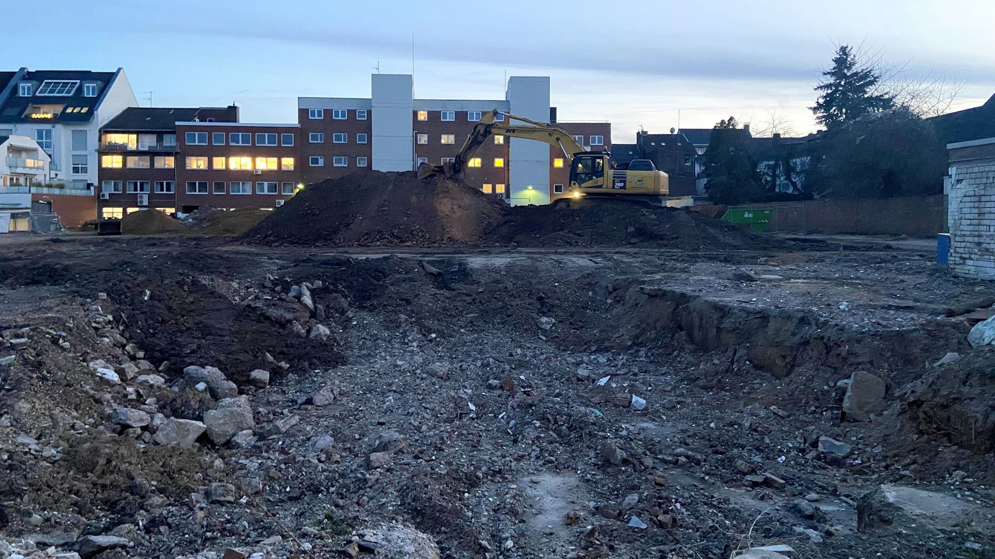 Auf dem Bild ist eine Baustelle zu sehen.