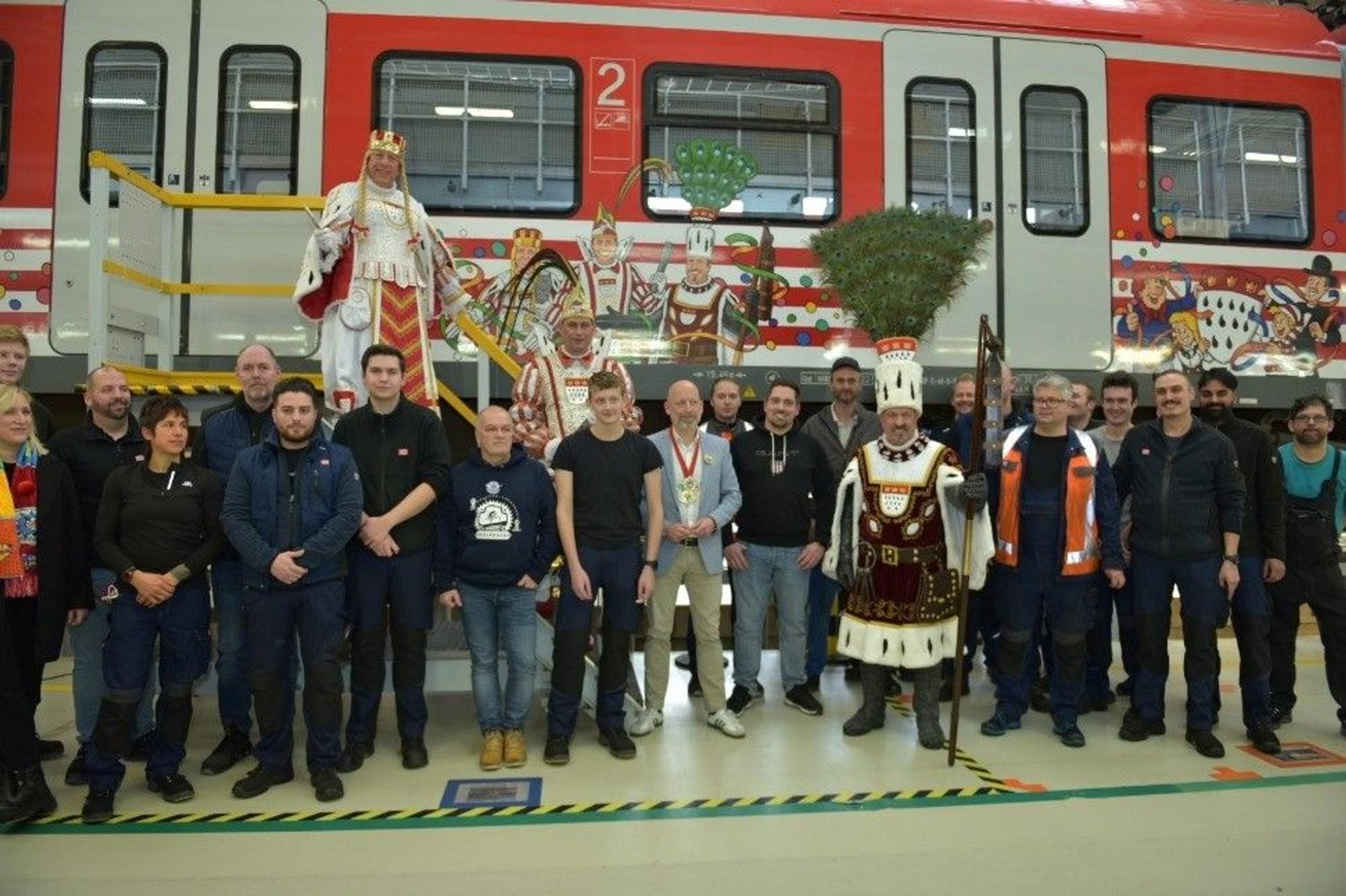Die neue Karnevals-S-Bahn der DB Regio mit jecken Motiven.