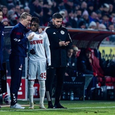 Timo Schultz im Austausch mit Angreifer Justin Diehl, der zuletzt zunehmend gefährlich wirkte.