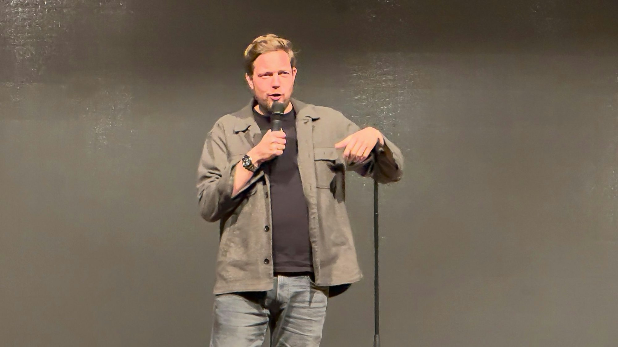 Das Foto zeigt den Comedian Bastien Bielendorfer.