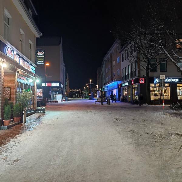 In der Opladener Bahnhofstrasse finden sich auf wenigen Metern eine Vielzahl an Restaurants, in denen man Döner essen kann.