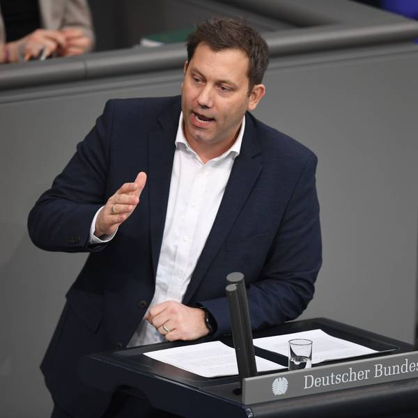 SPD-Chef Lars Klingbeil spricht im Bundestag. Er nannte 2024 das „Jahr des Kampfes“ gegen die AfD. (Archivbild)