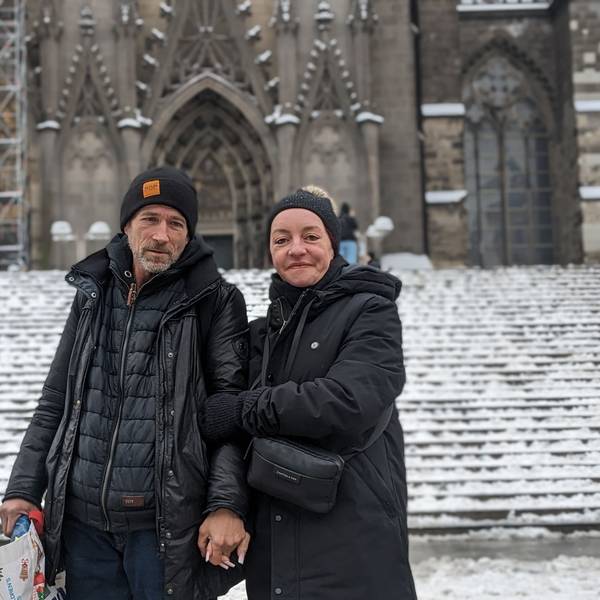 Traian Sicheli und Shira Kaminki vor dem Dom.