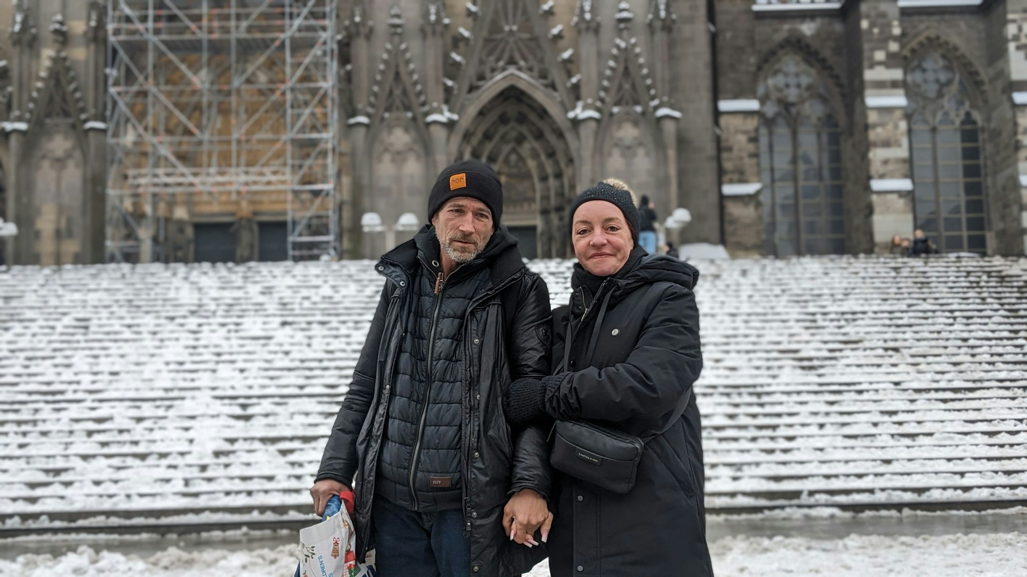Traian Sicheli und Shira Kaminki vor dem Dom.