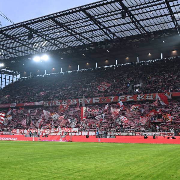 Stimmung der Fans in der Südkurve des Rhein Energie STadions vor dem Spiel 13.01.2024, Fussball 1. Bundesliga, 17. Spieltag, Saison 2023/2024 1. FC Köln - 1. FC Heidenheim 1:1 Koeln Rhein-Energie-Stadion Nordrhein Westfalen Deutschland *** Mood of the fans in the south curve of the Rhein Energie STadion before the match 13 01 2024, Soccer 1 Bundesliga, Matchday 17, Season 2023 2024 1 FC Köln 1 FC Heidenheim 1 1 Koeln Rhein Energie Stadion Nordrhein Westfalen Germany Team2