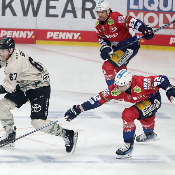 Vor 14.200 Zuschauern in der ausverkauften Arena am Ostbahnhof kassierte der KEC in einem wilden Spiel, in dem es wild hin und her ging, ein 4:5 (0:2, 3:1,1:1/0:1) nach Verlängerung.