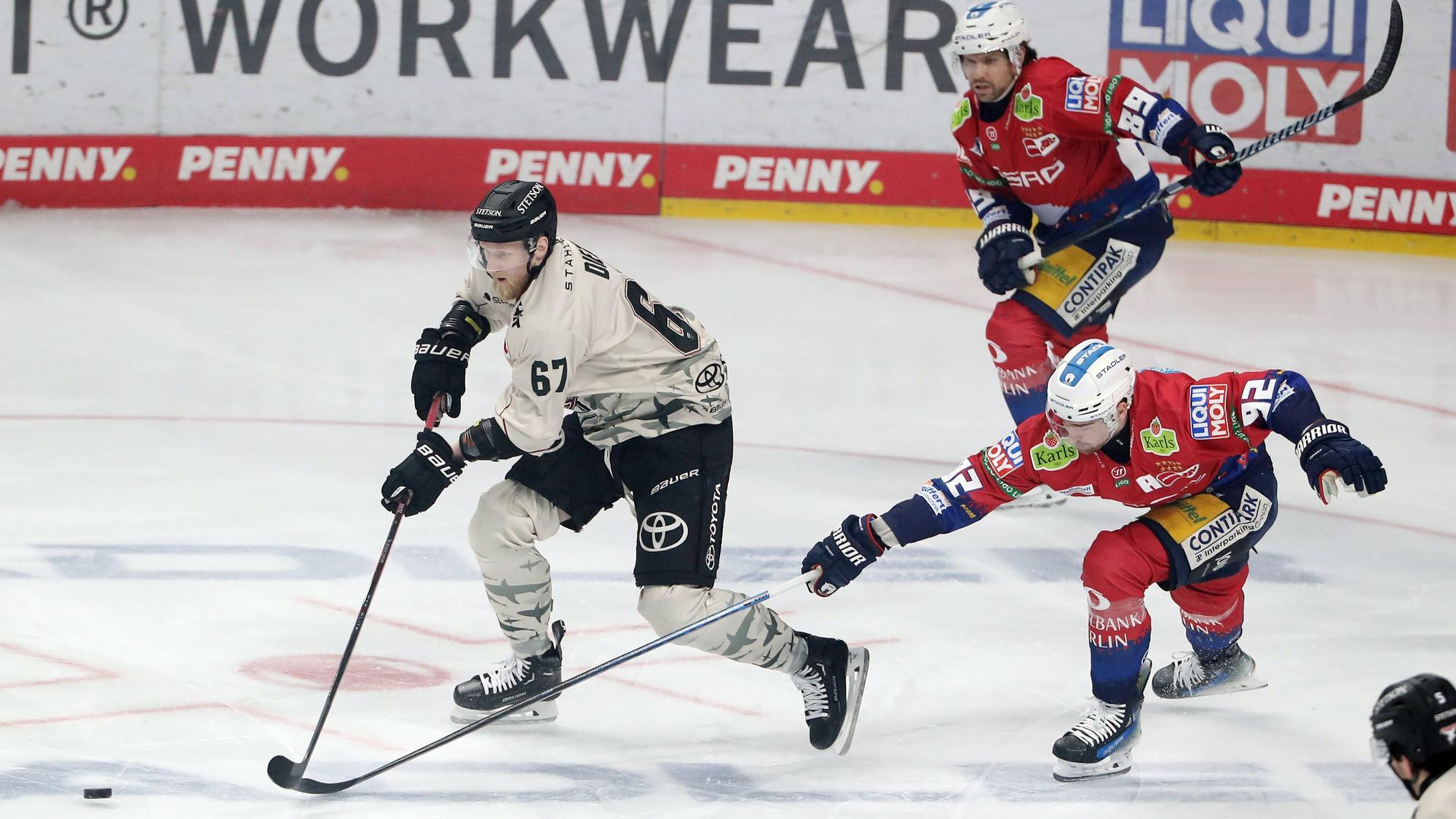 Vor 14.200 Zuschauern in der ausverkauften Arena am Ostbahnhof kassierte der KEC in einem wilden Spiel, in dem es wild hin und her ging, ein 4:5 (0:2, 3:1,1:1/0:1) nach Verlängerung.