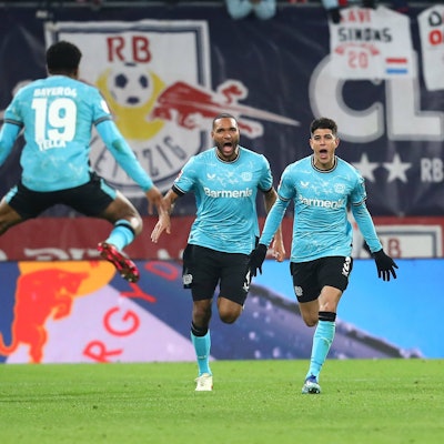 20.01.2024, xtgx, Fussball 1.Bundesliga, RB Leipzig - Bayer 04 Leverkusen emspor, v.l. Torjubel nach dem Tor zum celebrating the goal celebrate 2:3 durch Piero Hincapie Bayer Leverkusen DFL/DFB REGULATIONS PROHIBIT ANY USE OF PHOTOGRAPHS as IMAGE SEQUENCES and/or QUASI-VIDEO Leipzig *** 20 01 2024, xtgx, Fussball 1 Bundesliga, RB Leipzig Bayer 04 Leverkusen emspor, v l Torjubel nach dem Tor zum celebrating the goal celebrate 2 3 durch Piero Hincapie Bayer Leverkusen DFL DFB REGULATIONS PROHIBIT ANY USE OF PHOTOGRAPHS as IMAGE SEQUENCES and or QUASI VIDEO Leipzig