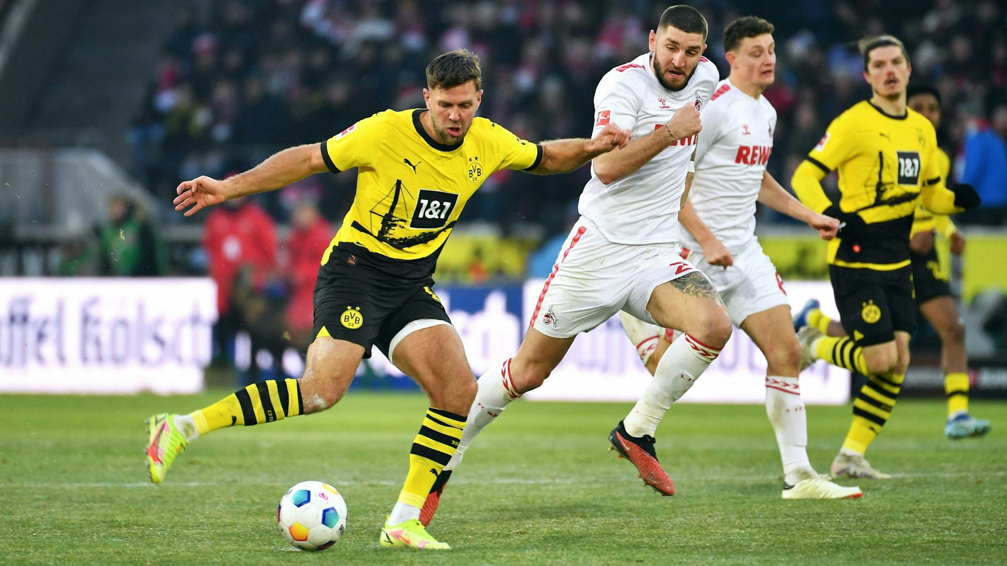 Jeff Chabot hatte gegen Dortmunds Angreifer einen schweren Stand.