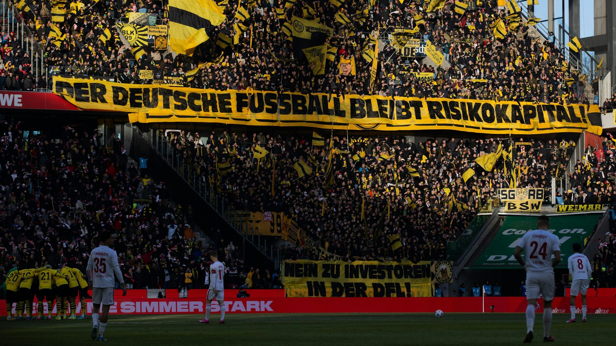Fans des 1. FC Köln und des BVB haben gemeinsam gegen die DFL protestiert.