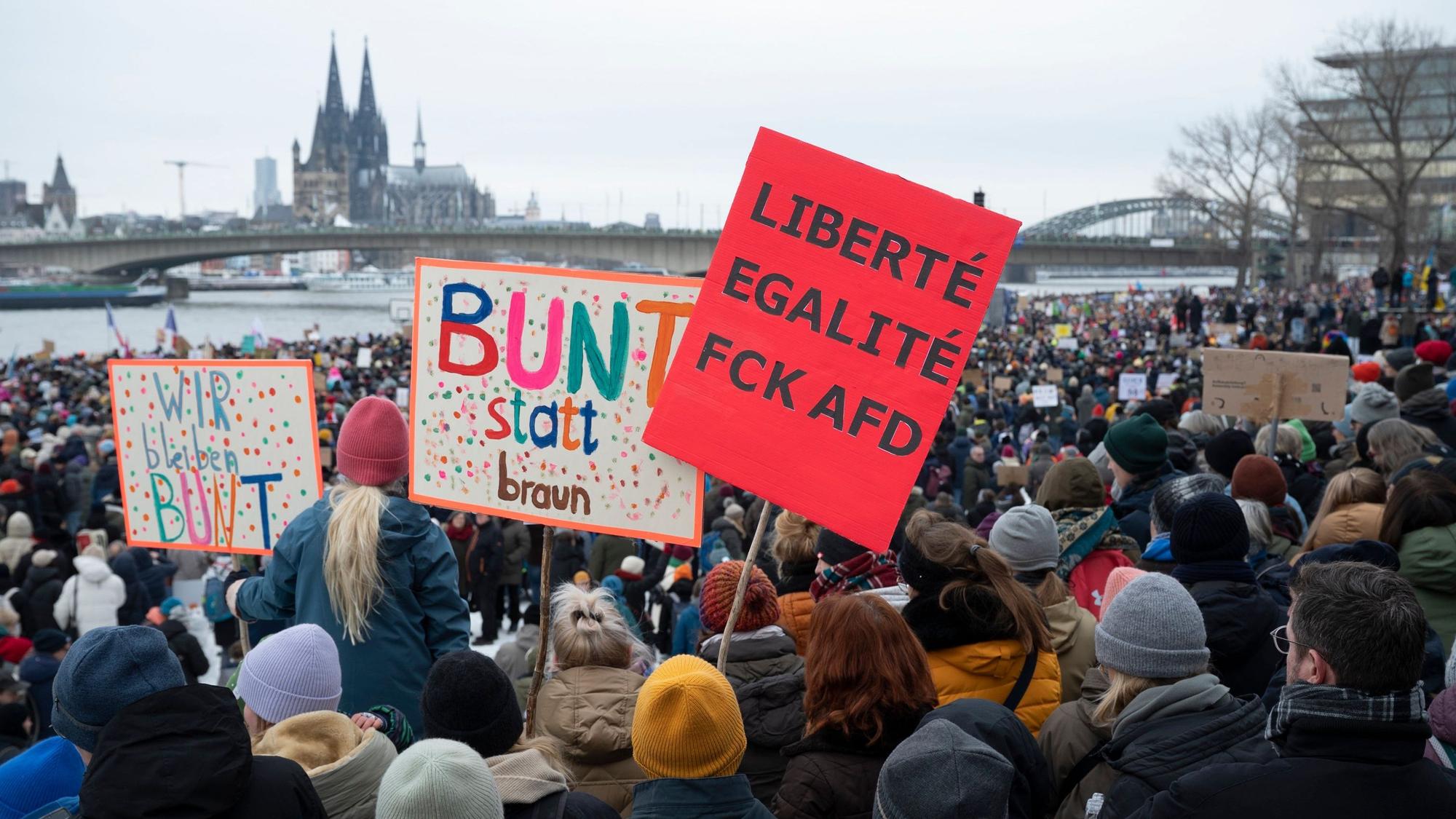 Großdemonstration gegen Rechtsextremismus auf der Deutzer Werft