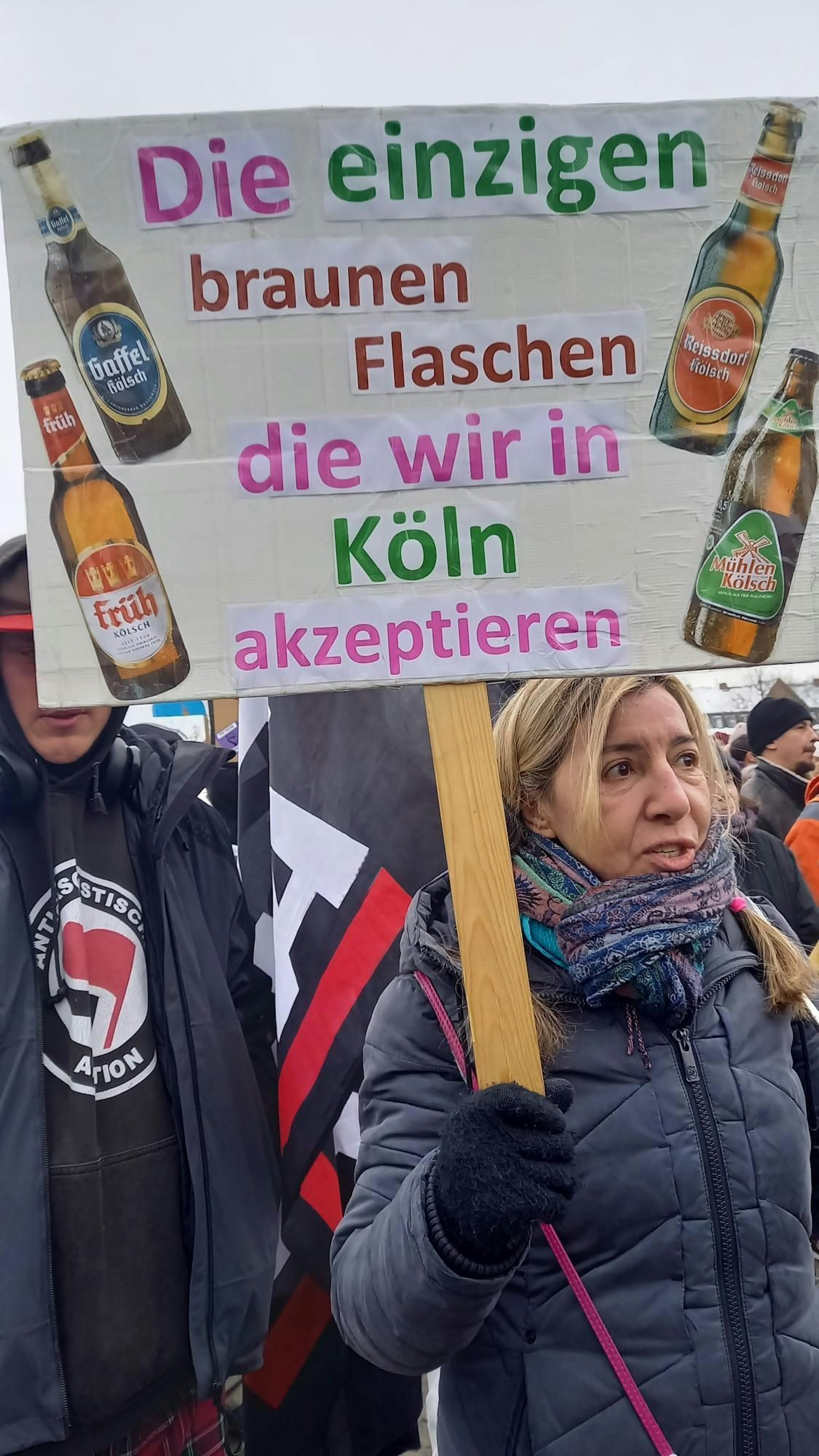 Anna Maria Bianco hat ein Schild zur Demo gebastelt.