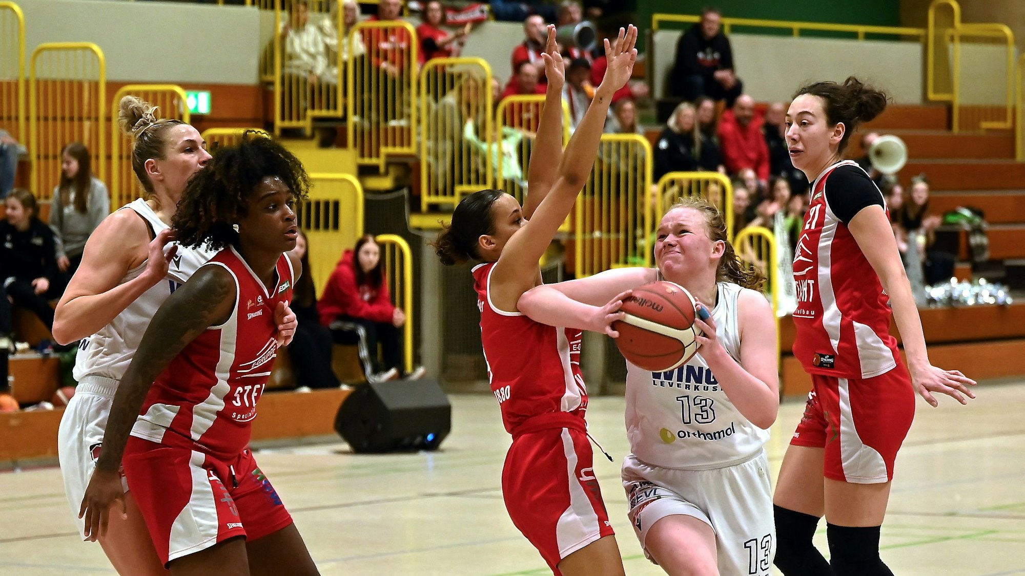 21.01.2024, Basketball-Wings Leverkusen - Herner TC
am Ball: Greta Kröger (Wings)
Foto: Uli Herhaus