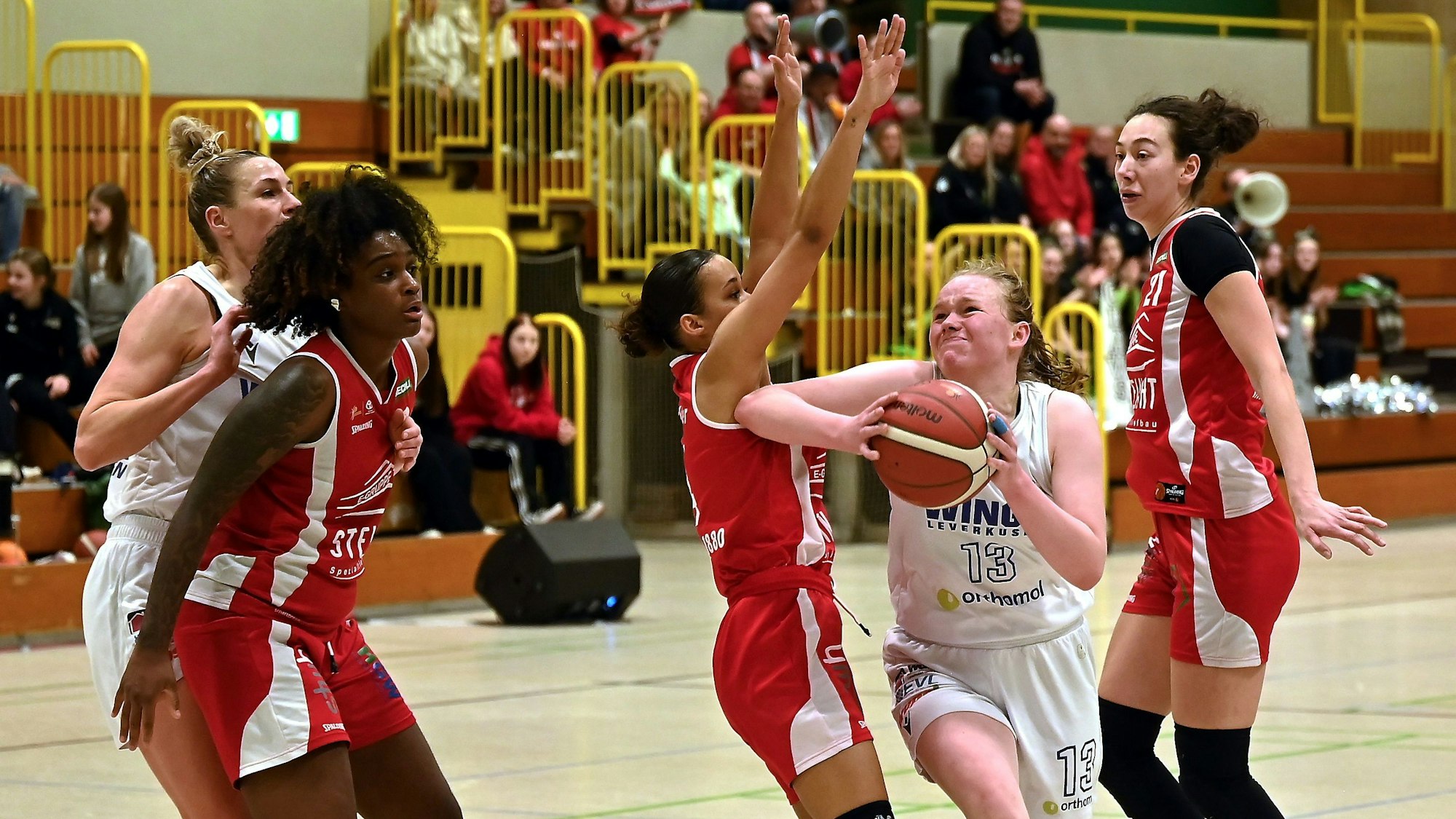 21.01.2024, Basketball-Wings Leverkusen - Herner TC
am Ball: Greta Kröger (Wings)
Foto: Uli Herhaus