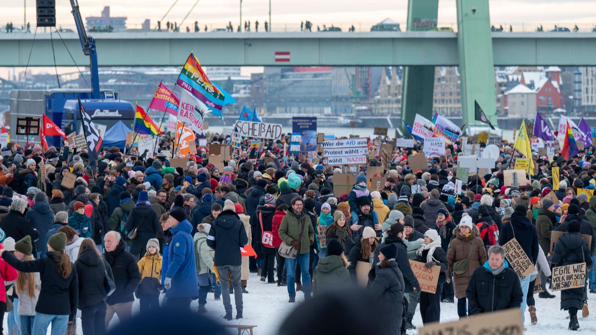 „Köln stellt sich quer“: 70.000 Teilnehmer bei Großdemo | Kölner Stadt