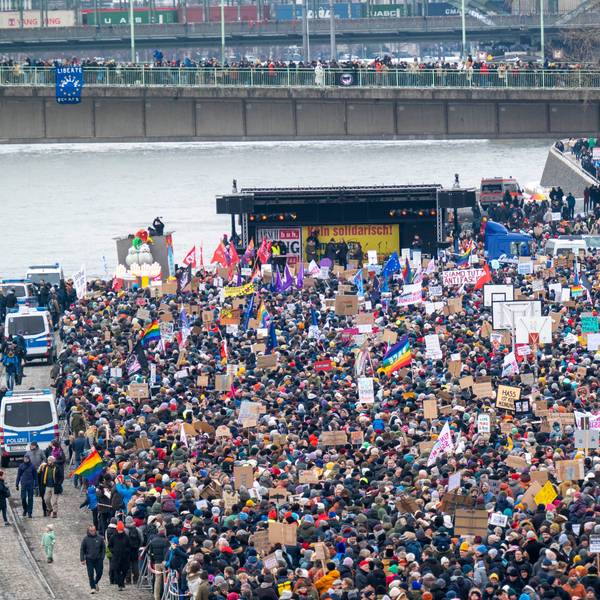 Großdemo gegen Rechts auf der Deutzer Werft. Zehntausende demonstrieren gegen Nazis und die AFD.