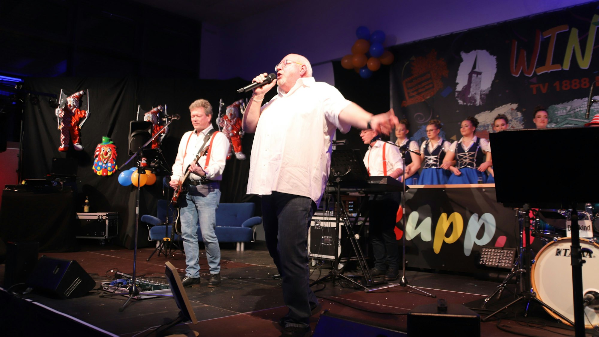 Der TV Ruppichteroth feierte nach 2020 erstmals wieder sein Winterfest in der Bröltalhalle. Mir 2, die 2.