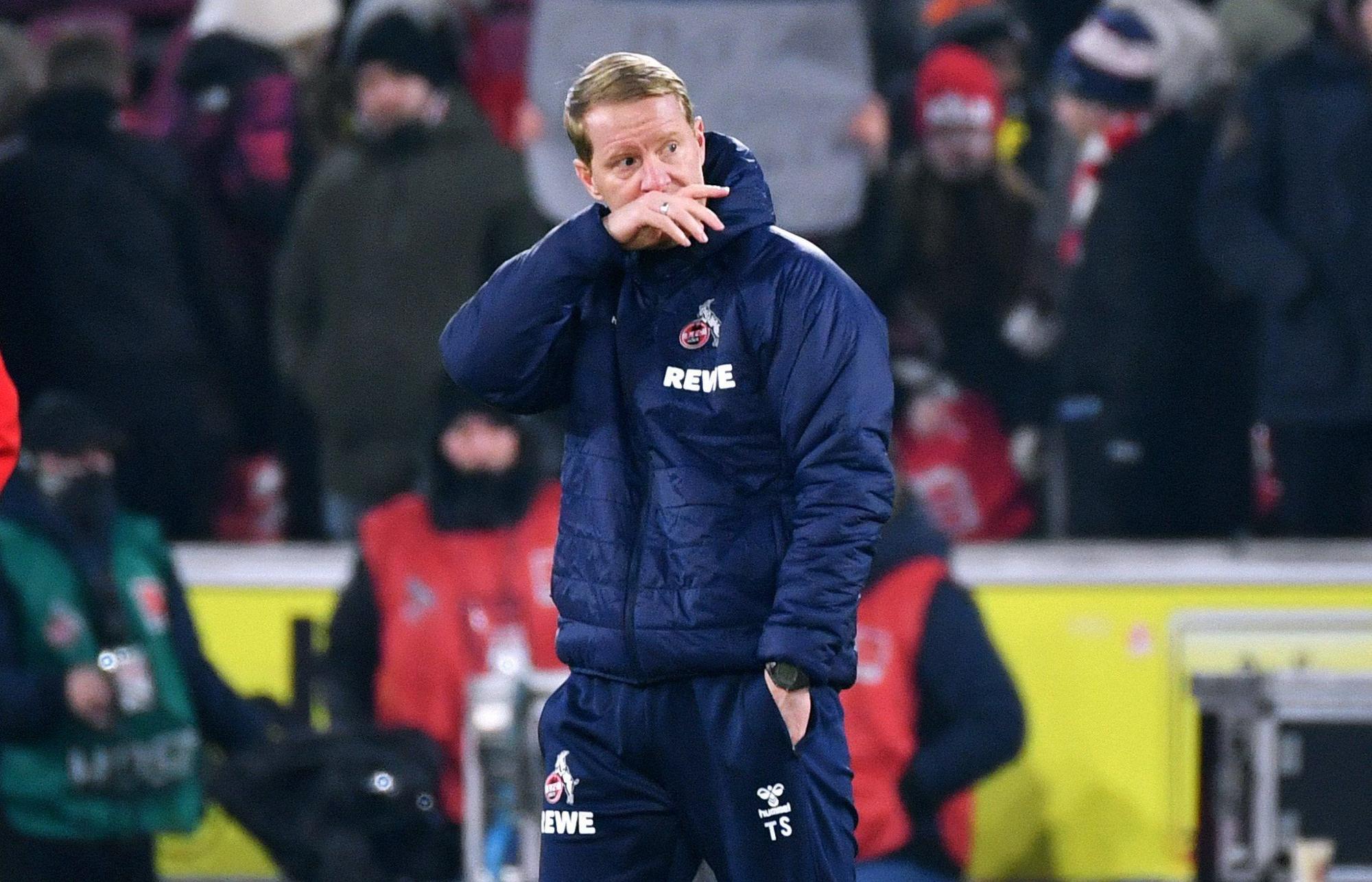Timo Schultz muss den Mangel des Kölner Kaders verwalten; am Samstag gab es ein 0:4 gegen Borussia Dortmund.