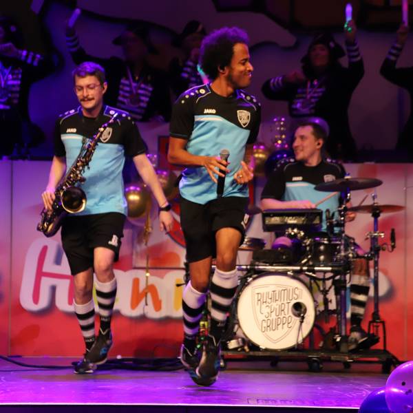 Die Fidele Flotte hatte zur närrischen Seefahrt in die Mehrzweckhalle Meiersheide eingeladen. Rhythmussportgruppe.